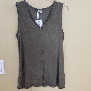 Cable & Gauge Olive Green V-Neck Tank - Size Small - NWT